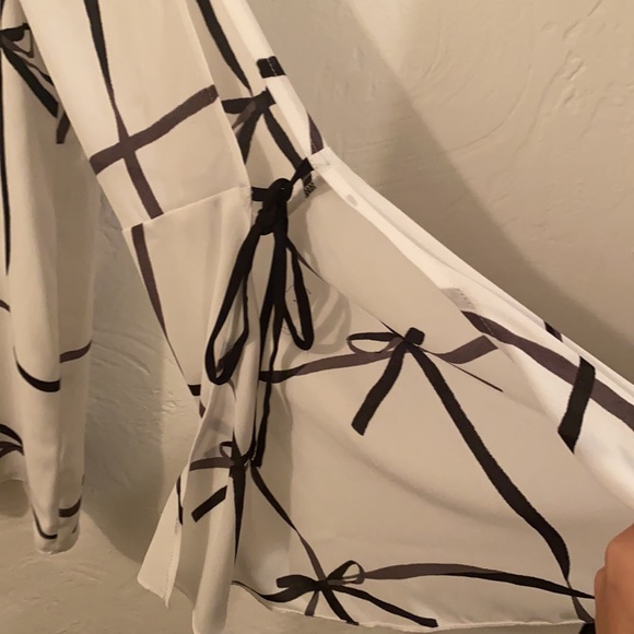 🛑SOLD🛑 CeCe blouse - Picture 4 of 4